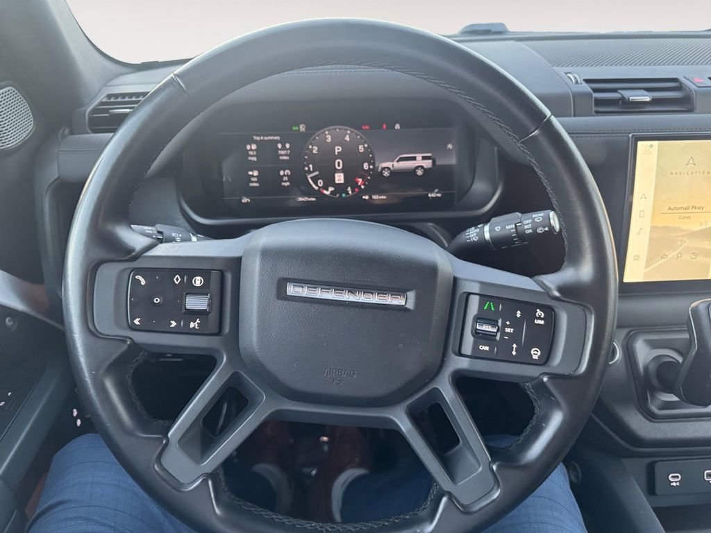 Used 2024 Land Rover Defender 130 X-Dynamic SE image 17