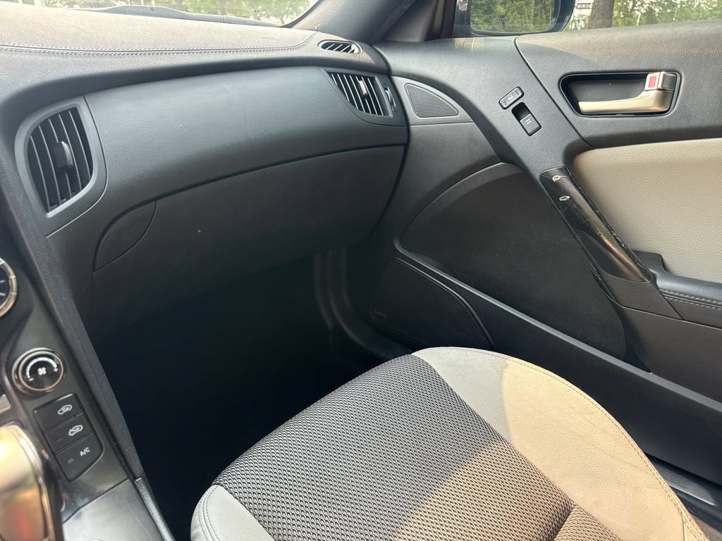 Used 2014 Hyundai Genesis 2.0T RWD image 17