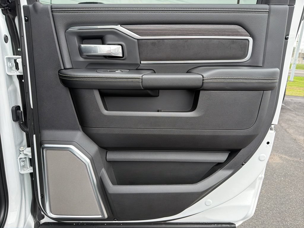 New 2026 RAM 3500 Laramie AWD/4WD image 16