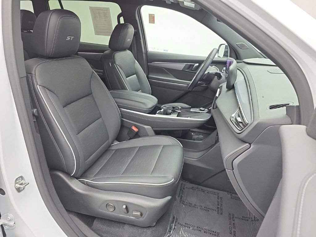 Certified 2025 Buick Enclave Sport Touring w/ Power Package AWD/4WD image 52