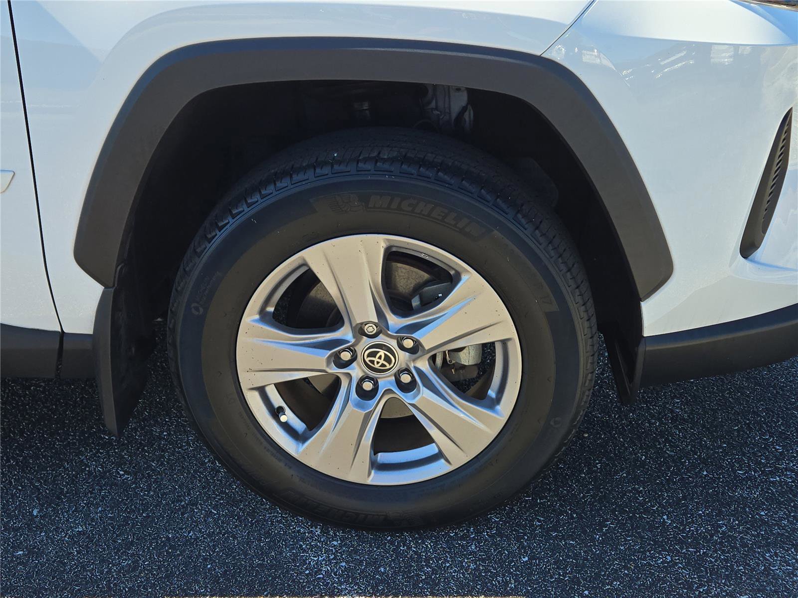 Used 2022 Toyota RAV4 XLE image 4