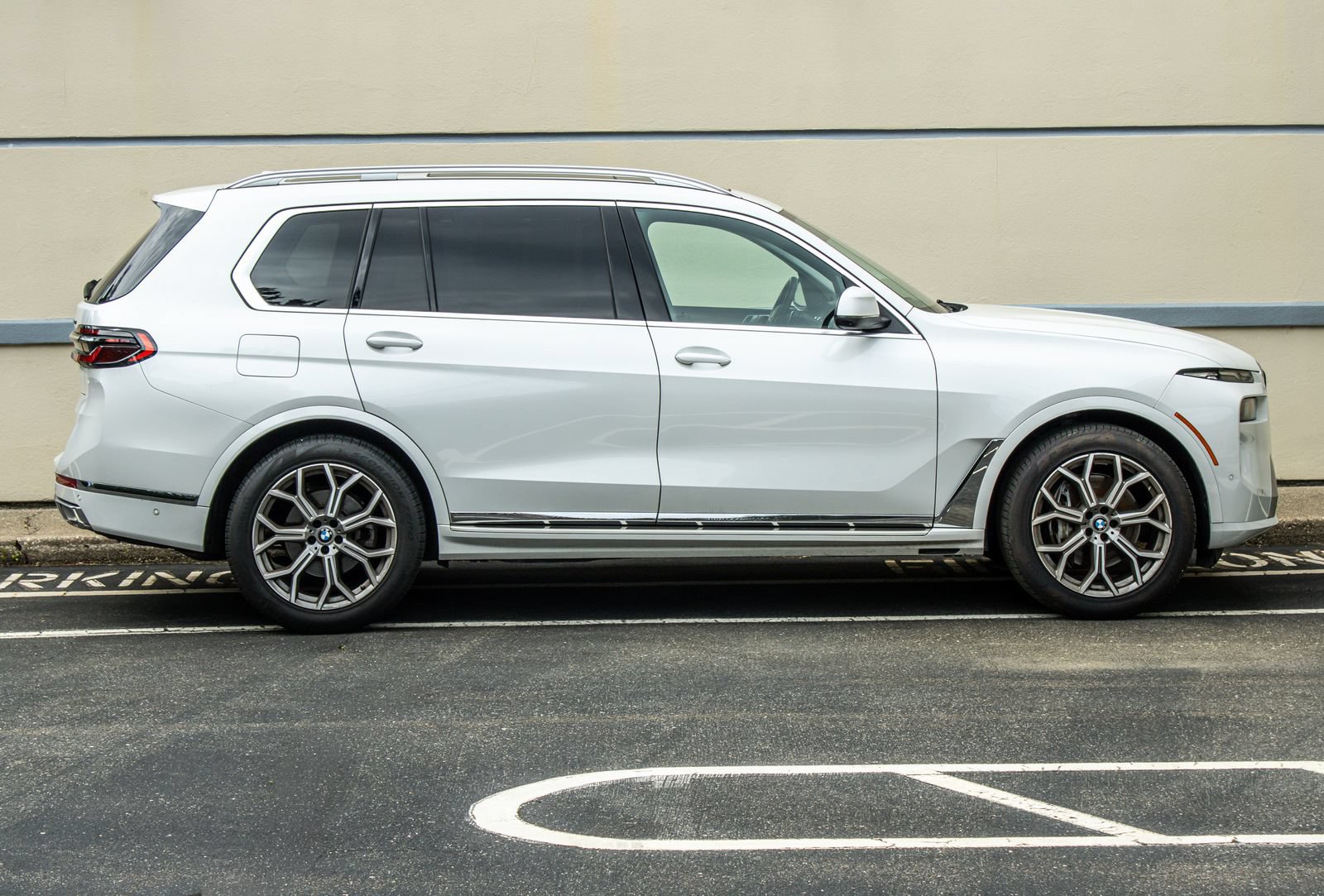 Used 2024 BMW X7 xDrive40i AWD/4WD image 9