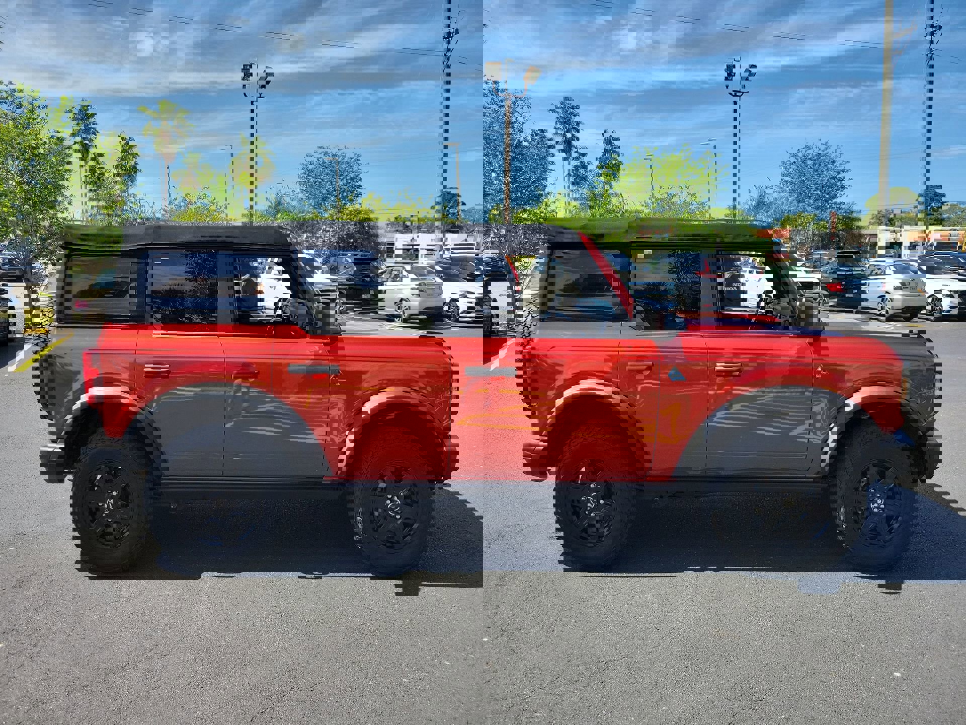 Used 2022 Ford Bronco Black Diamond image 5