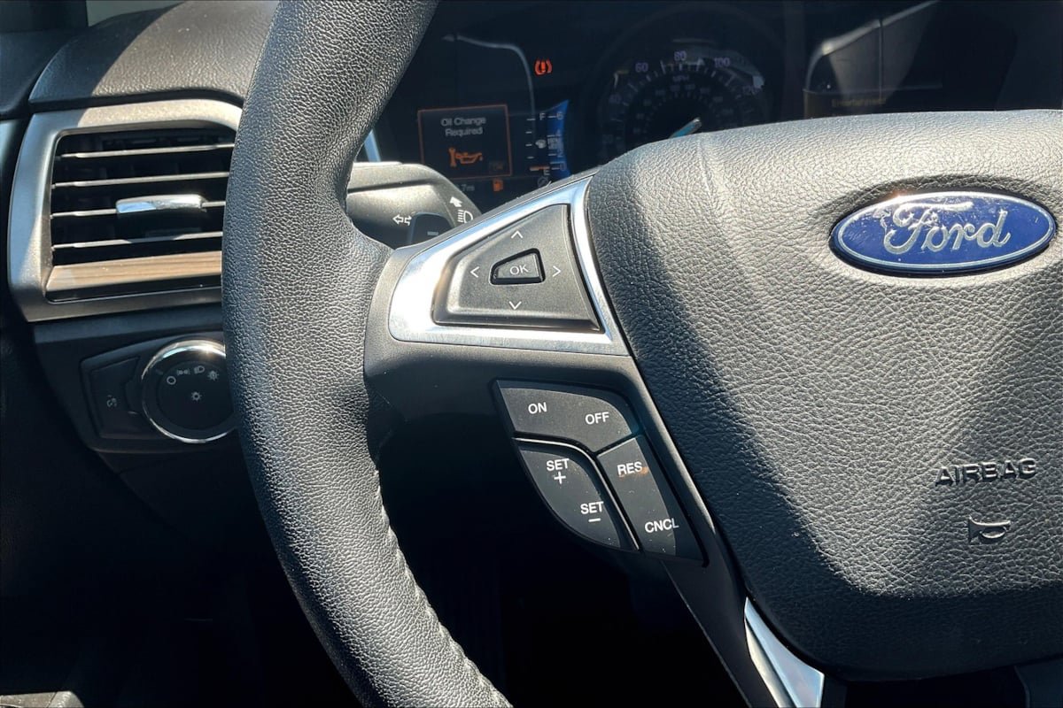 Used 2018 Ford Fusion SE w/ Fusion SE Technology Package FWD image 18
