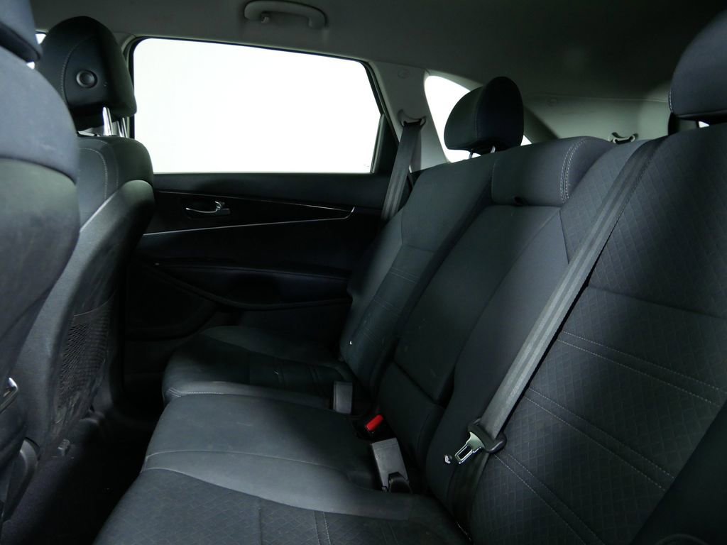 Used 2017 Kia Sorento LX image 16