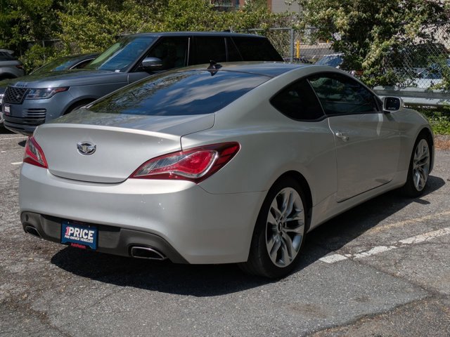 Used 2013 Hyundai Genesis 3.8 RWD image 5