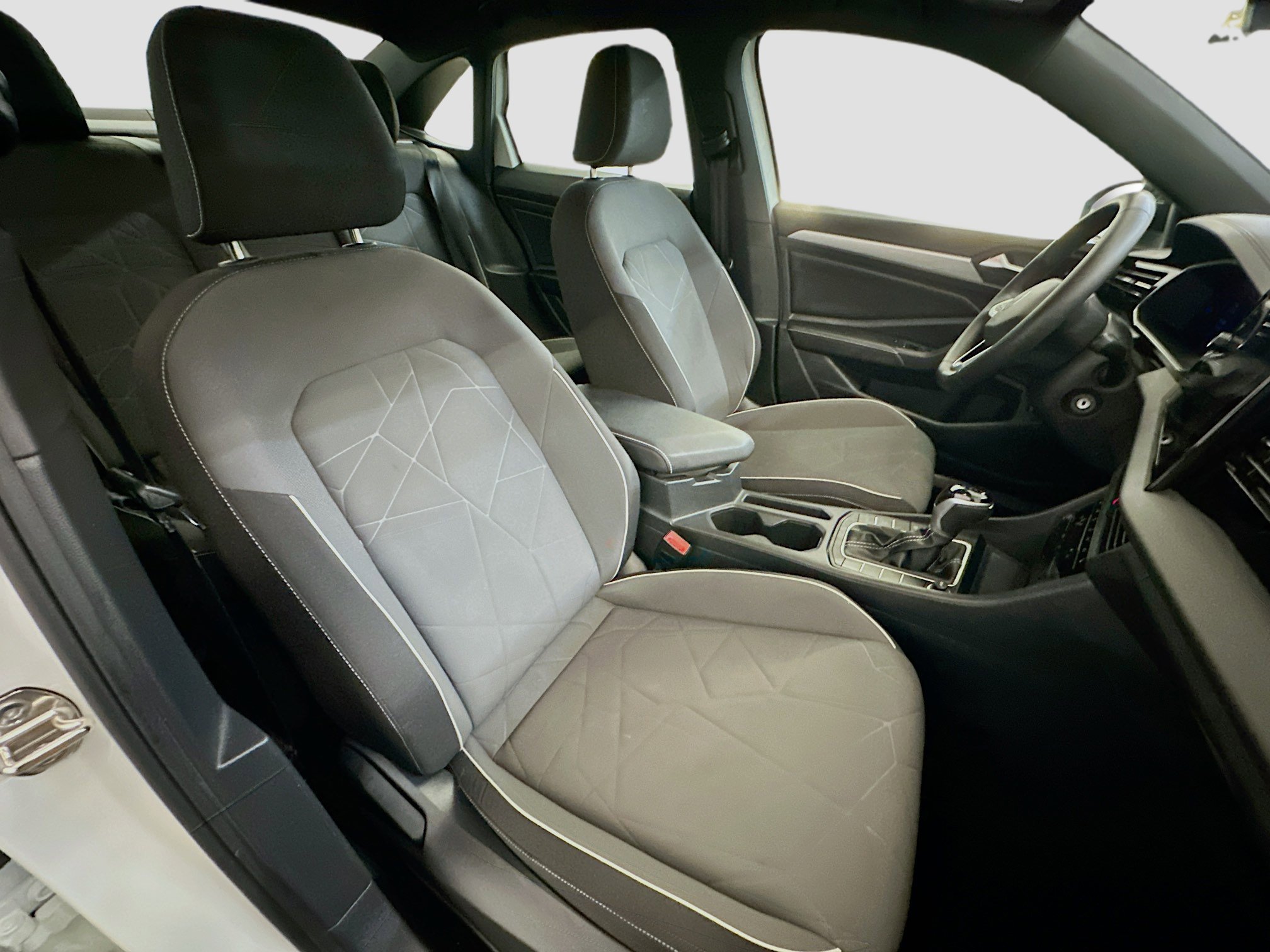 Used 2025 Volkswagen Jetta Sport image 31