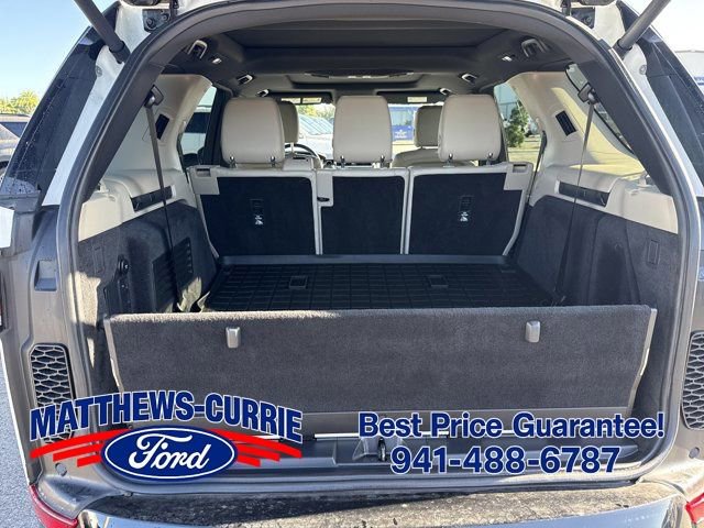 Used 2020 Land Rover Discovery Landmark AWD/4WD image 13