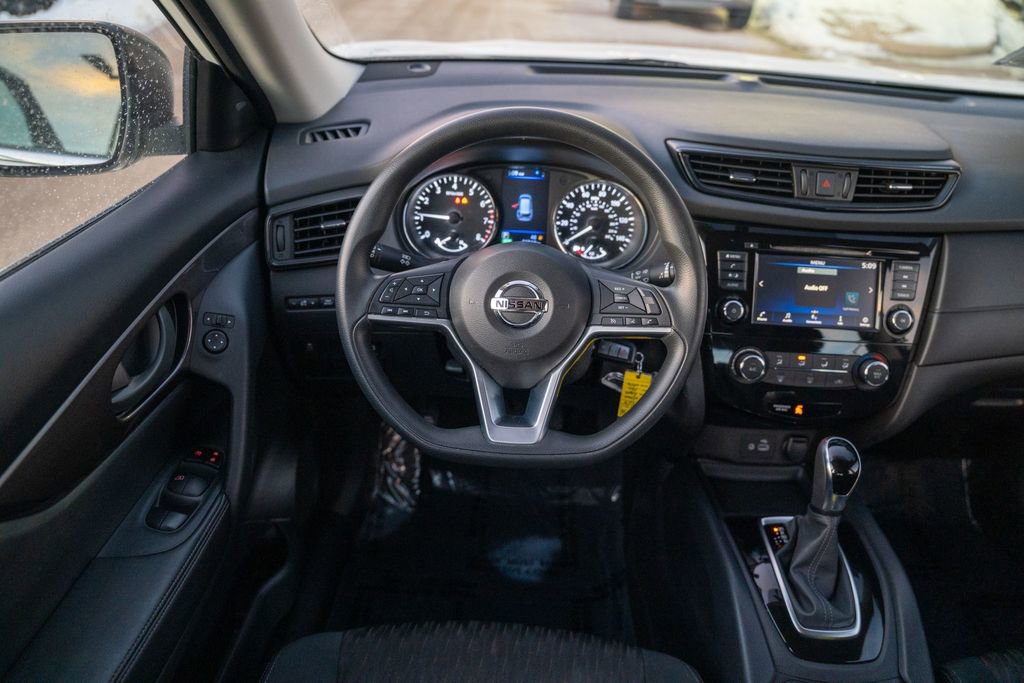 Used 2019 Nissan Rogue SV image 15