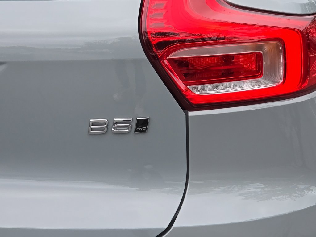 Certified 2025 Volvo XC40 B5 Ultra AWD/4WD image 10