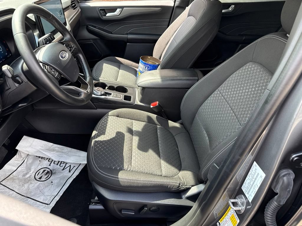 Used 2025 Ford Escape Active w/ Active Premium Tech Pack FWD image 3
