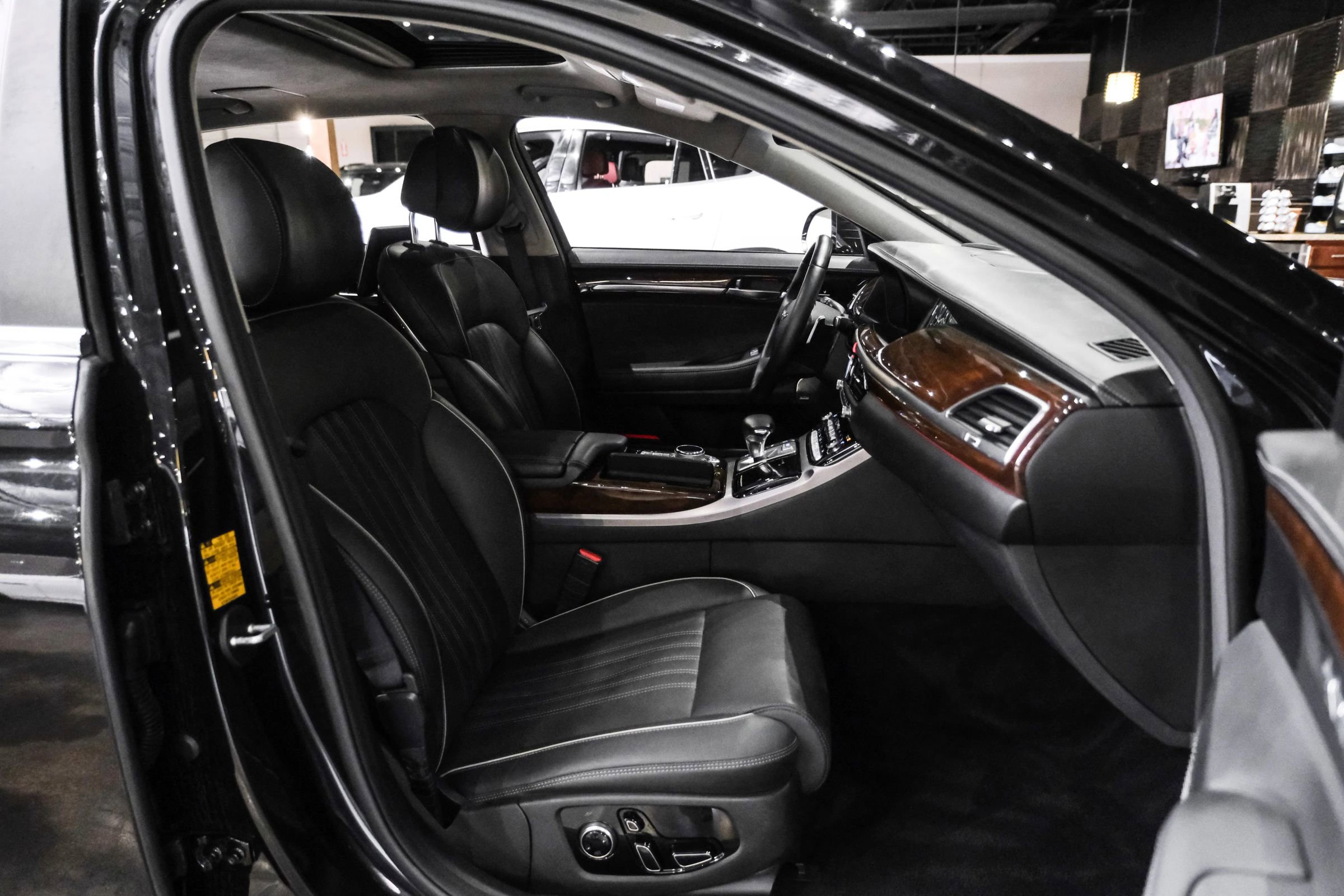 Used 2019 Genesis G90 5.0 Ultimate RWD image 33