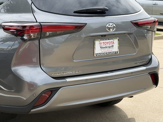 New 2026 Toyota Highlander Platinum image 6
