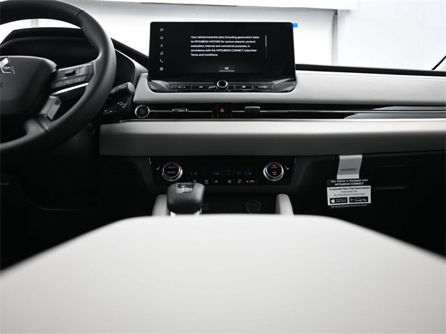 New 2025 Mitsubishi Outlander SE image 16