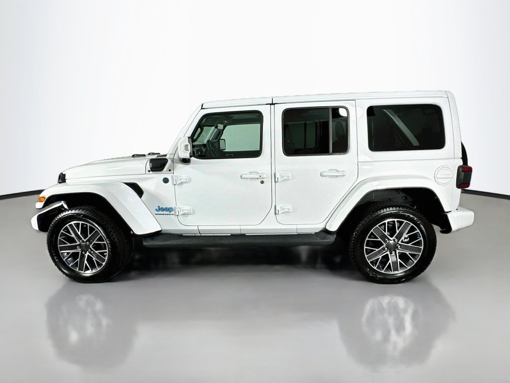 Used 2023 Jeep Wrangler Unlimited Sahara AWD/4WD image 2