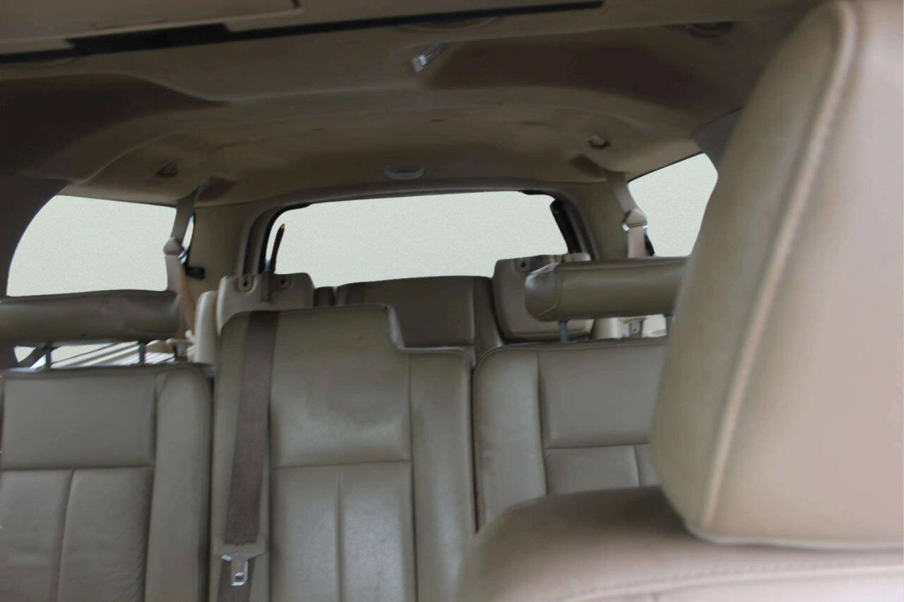 Used 2010 Ford Expedition EL Eddie Bauer image 7