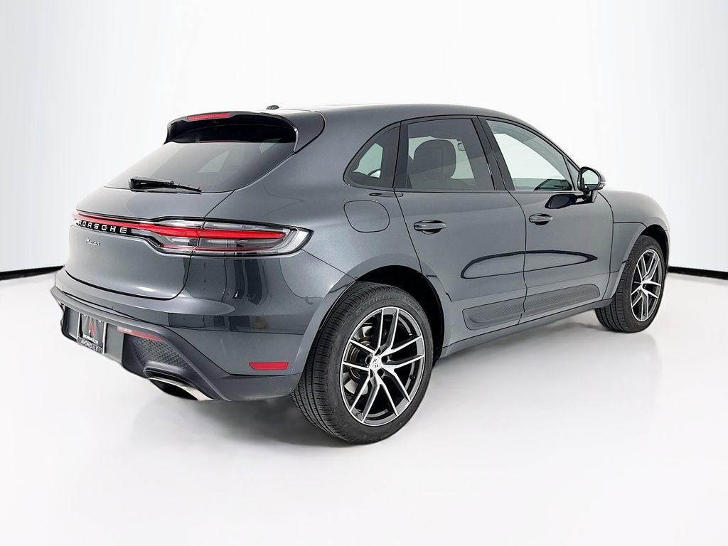 Certified 2025 Porsche Macan image 9