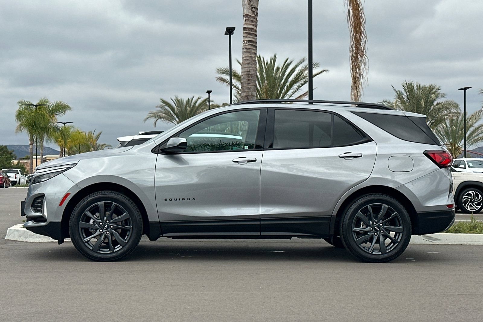 Used 2023 Chevrolet Equinox RS FWD image 7
