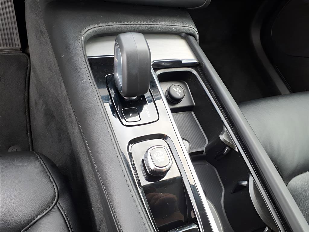 Used 2023 Volvo XC90 B5 Core image 18