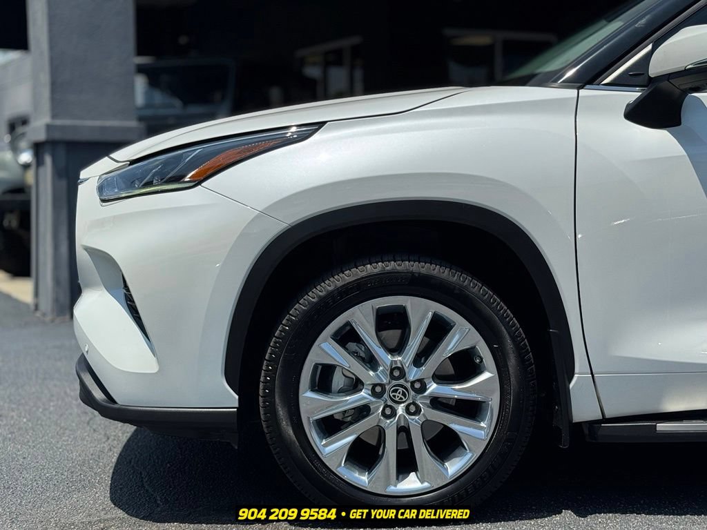 Used 2021 Toyota Highlander Limited FWD image 13