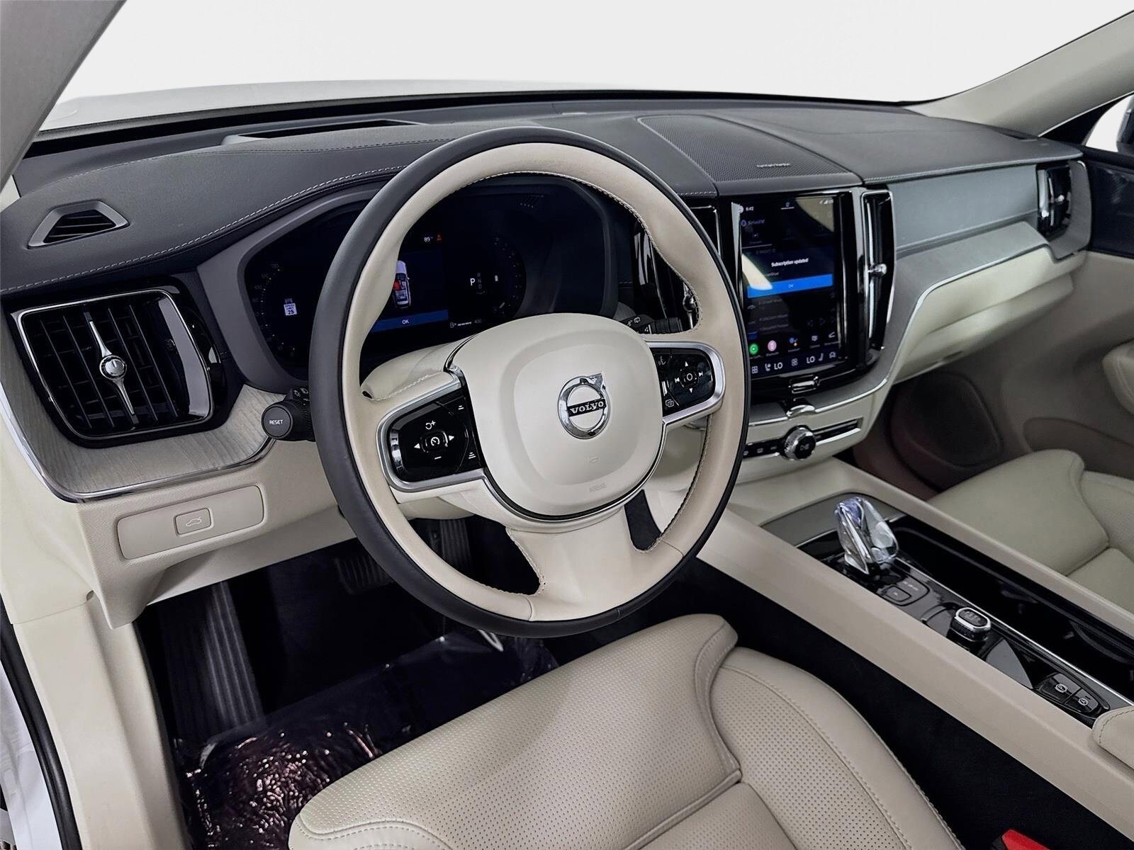 Used 2024 Volvo XC60 B5 Ultimate w/ Climate Package AWD/4WD image 9