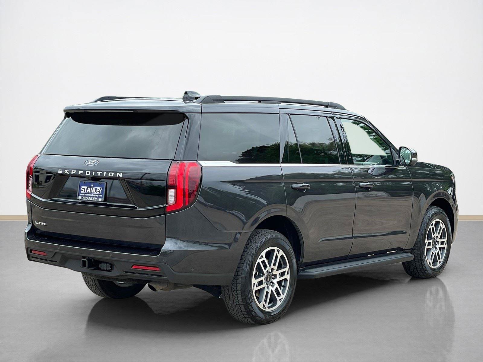Used 2025 Ford Expedition Active AWD/4WD image 8