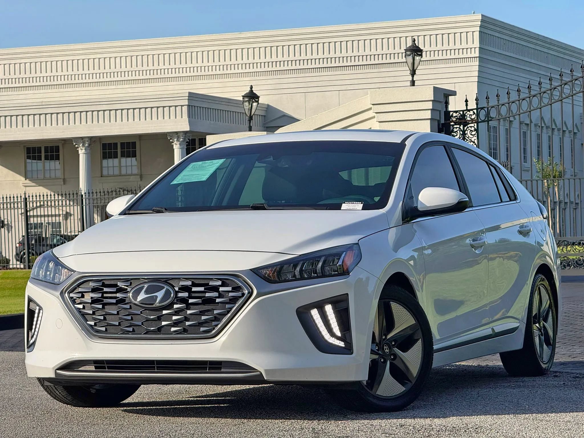 Used 2022 Hyundai Ioniq SEL FWD image 2