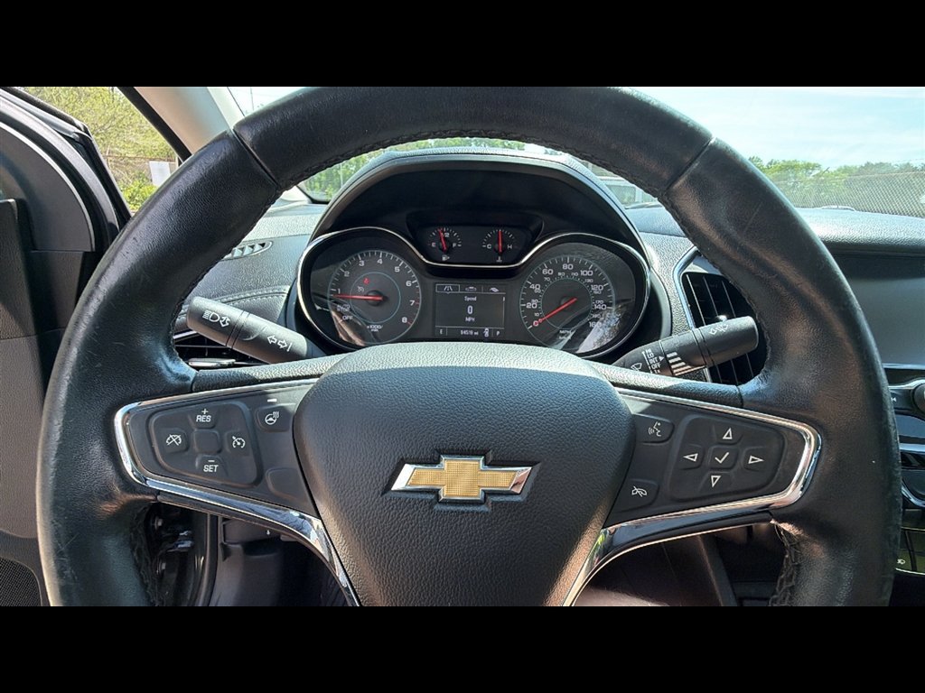 Used 2018 Chevrolet Cruze Premier FWD image 12