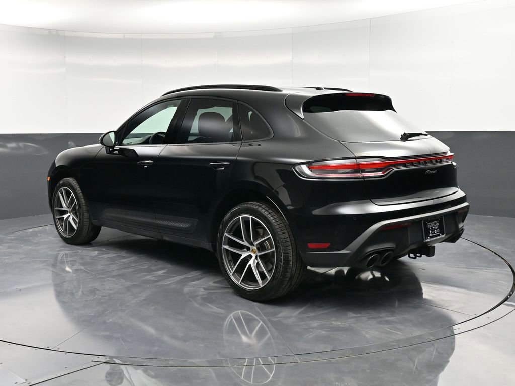 Certified 2025 Porsche Macan image 3