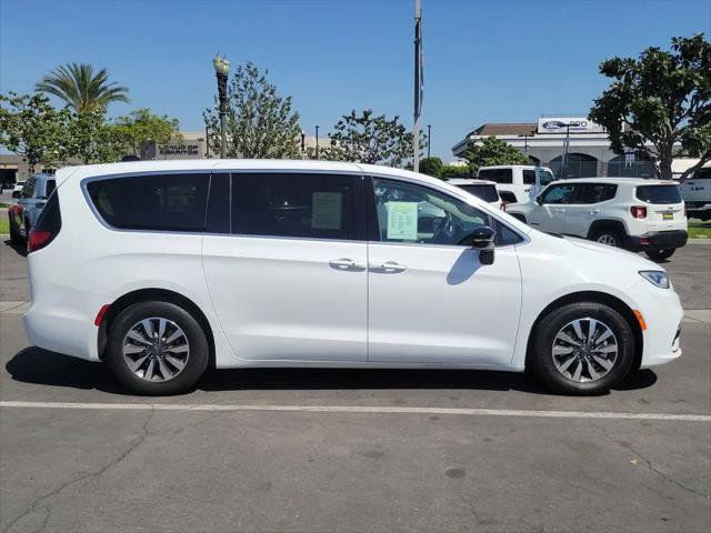 Certified 2024 Chrysler Pacifica Limited FWD image 31