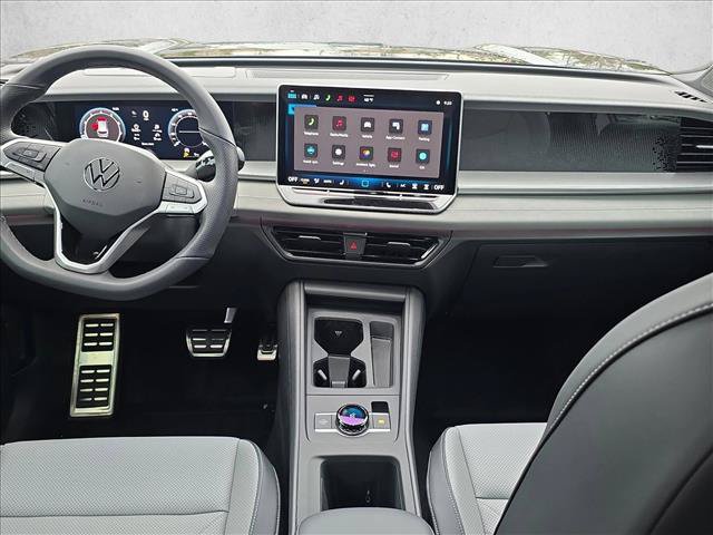 New 2026 Volkswagen Tiguan SE R-Line FWD image 17