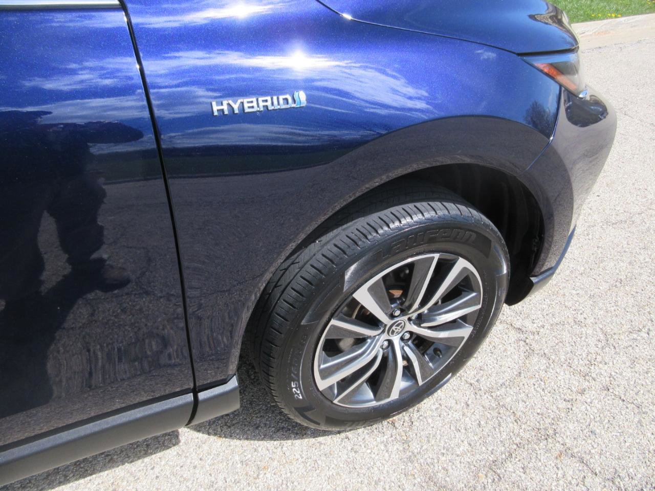 Used 2021 Toyota Venza LE w/ Carpet Mat Package (TMS) AWD/4WD image 18