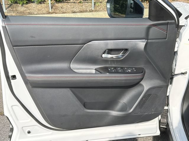 New 2026 Nissan Kicks SR w/ SR Premium Package FWD image 12