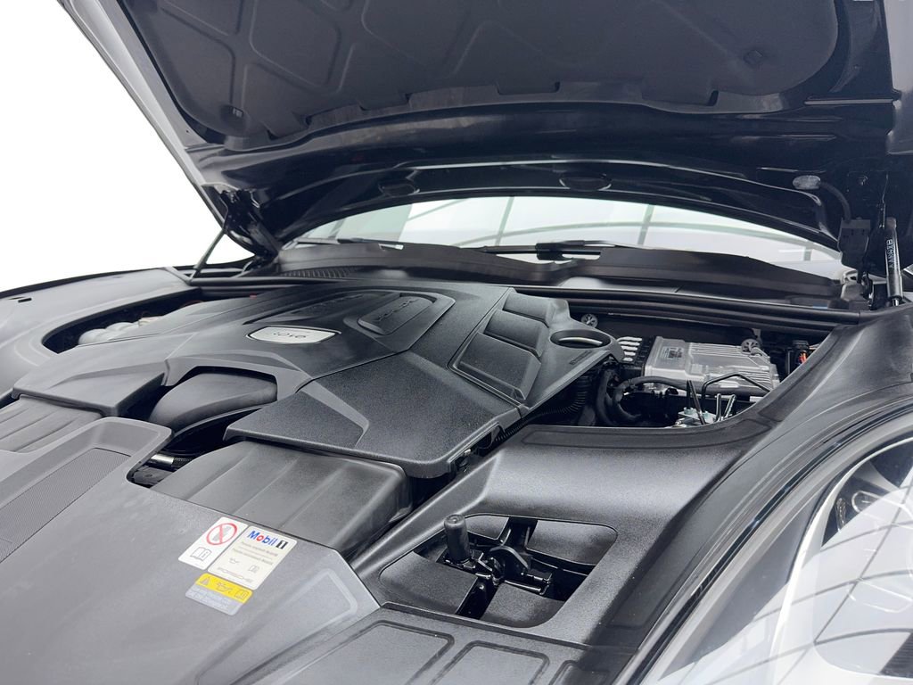 Used 2023 Porsche Cayenne Platinum Edition image 16