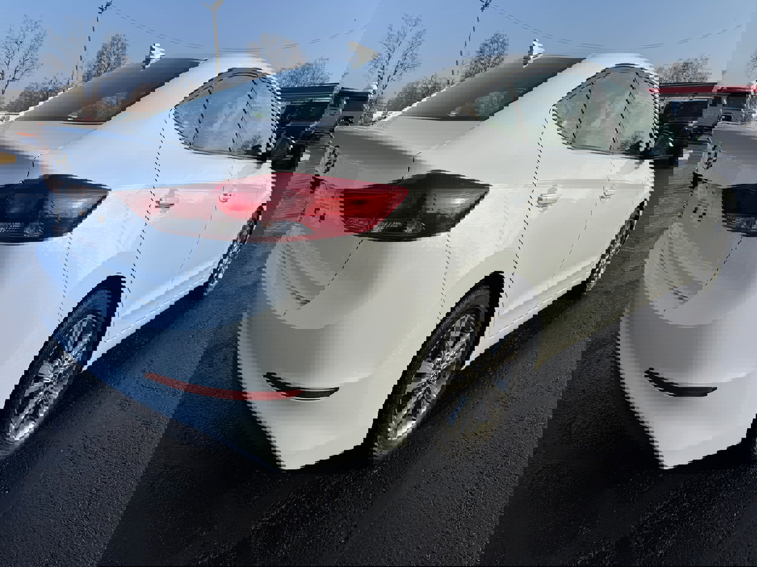 Used 2017 Hyundai Elantra SE w/ SE A/T Tech Package 03 image 7