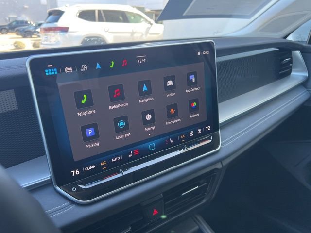 Certified 2025 Volkswagen Tiguan SE image 18