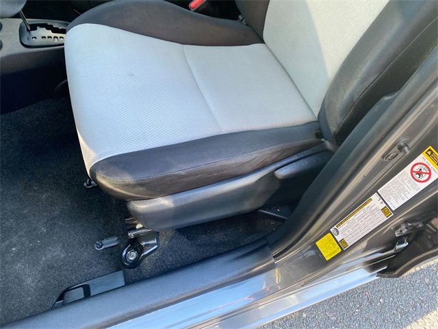 Used 2013 Toyota Yaris L image 12