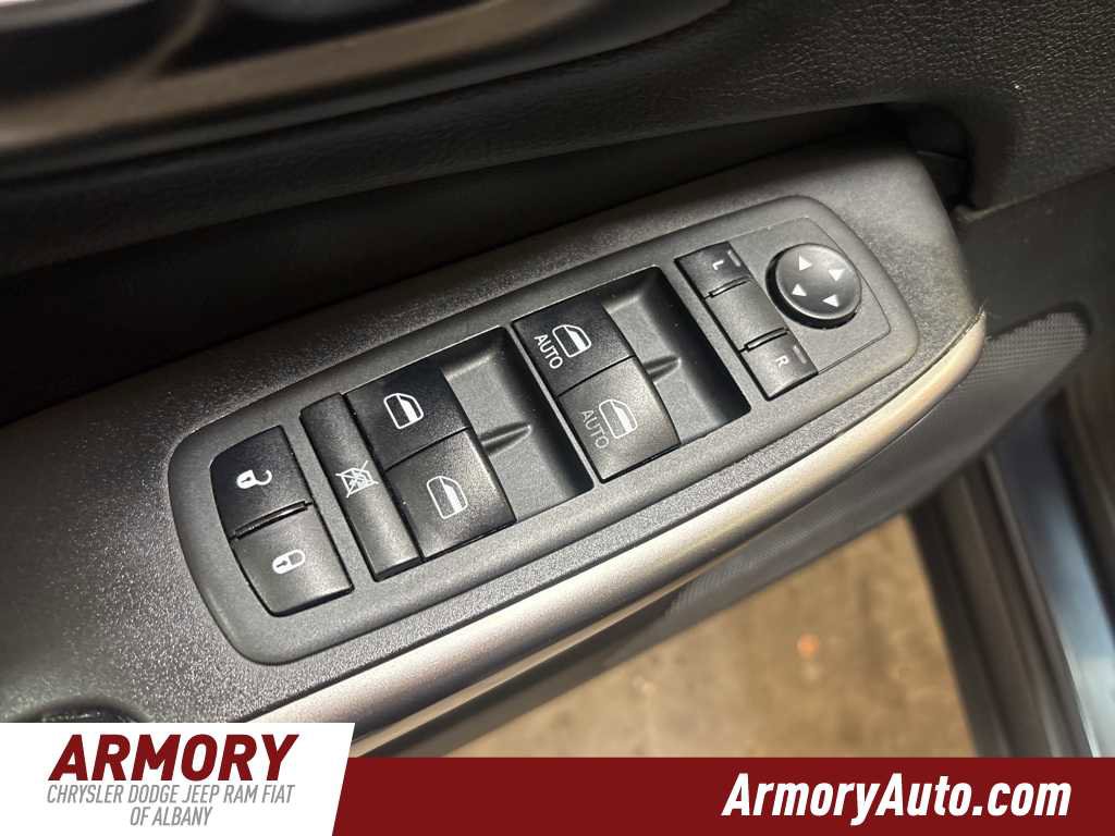 Used 2019 Jeep Cherokee Limited image 8