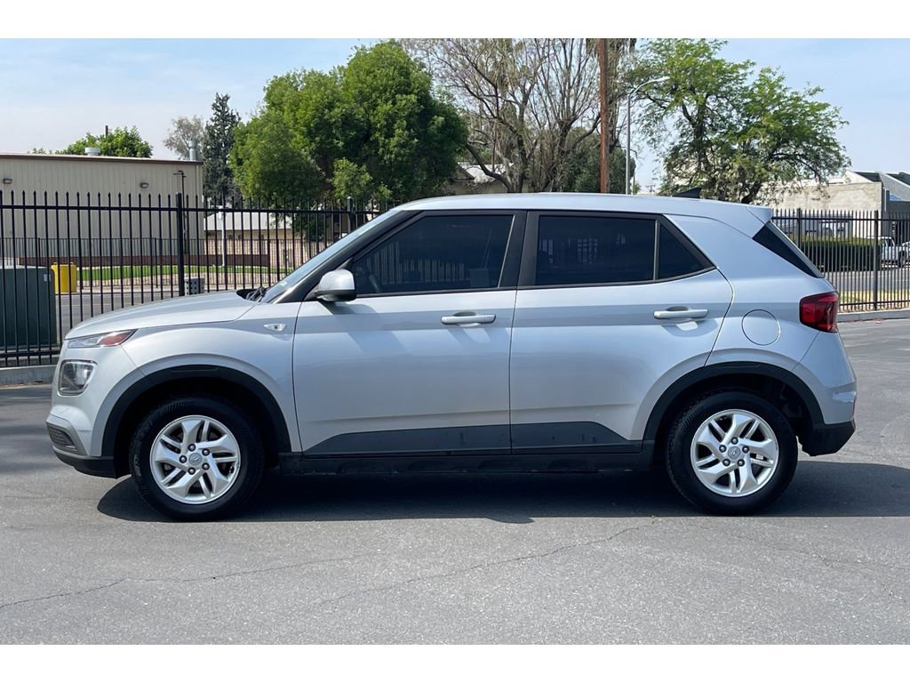 Used 2021 Hyundai Venue SE image 3