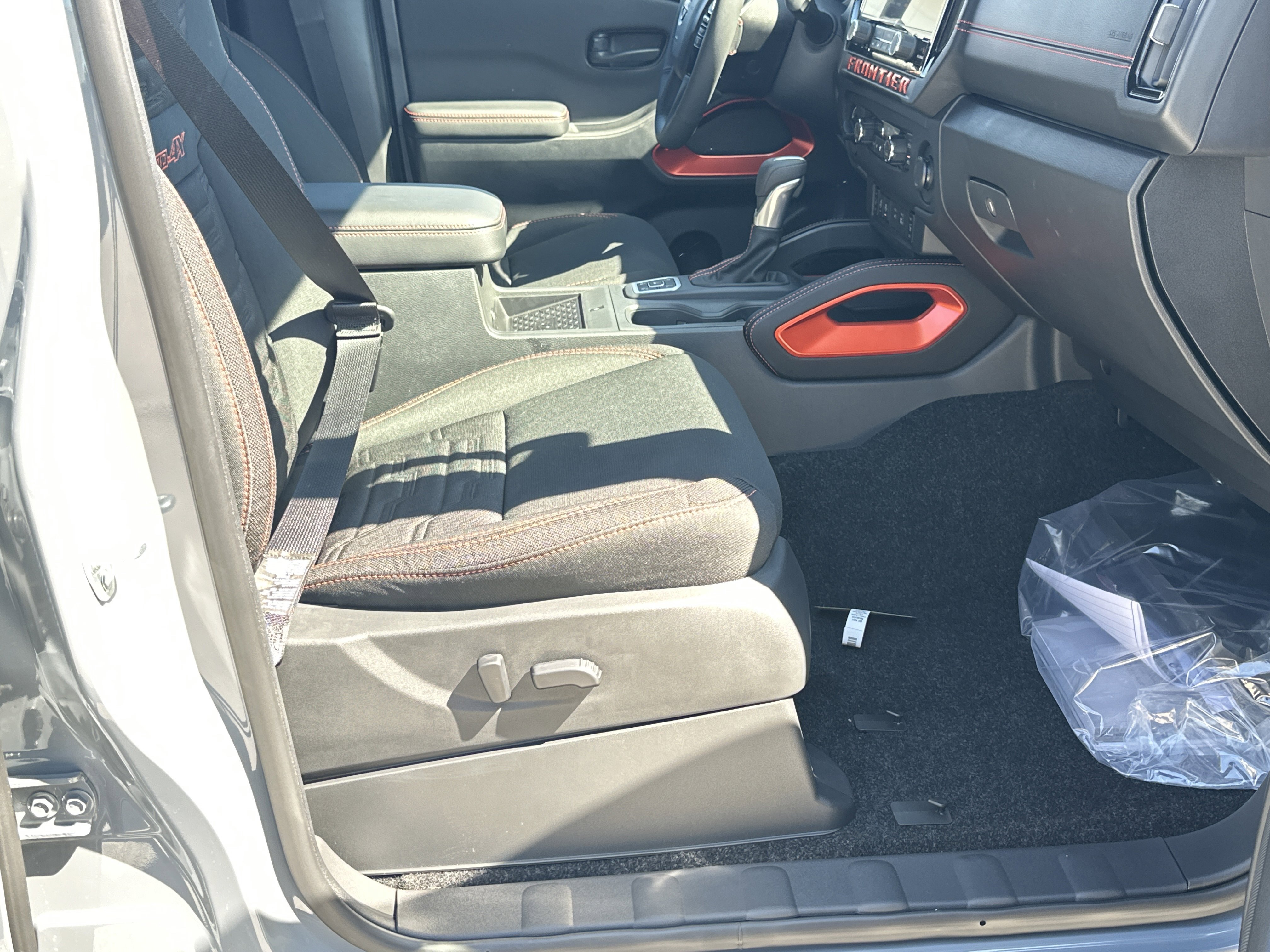 New 2026 Nissan Frontier PRO-4X w/ Pro-4x Convenience Package image 13