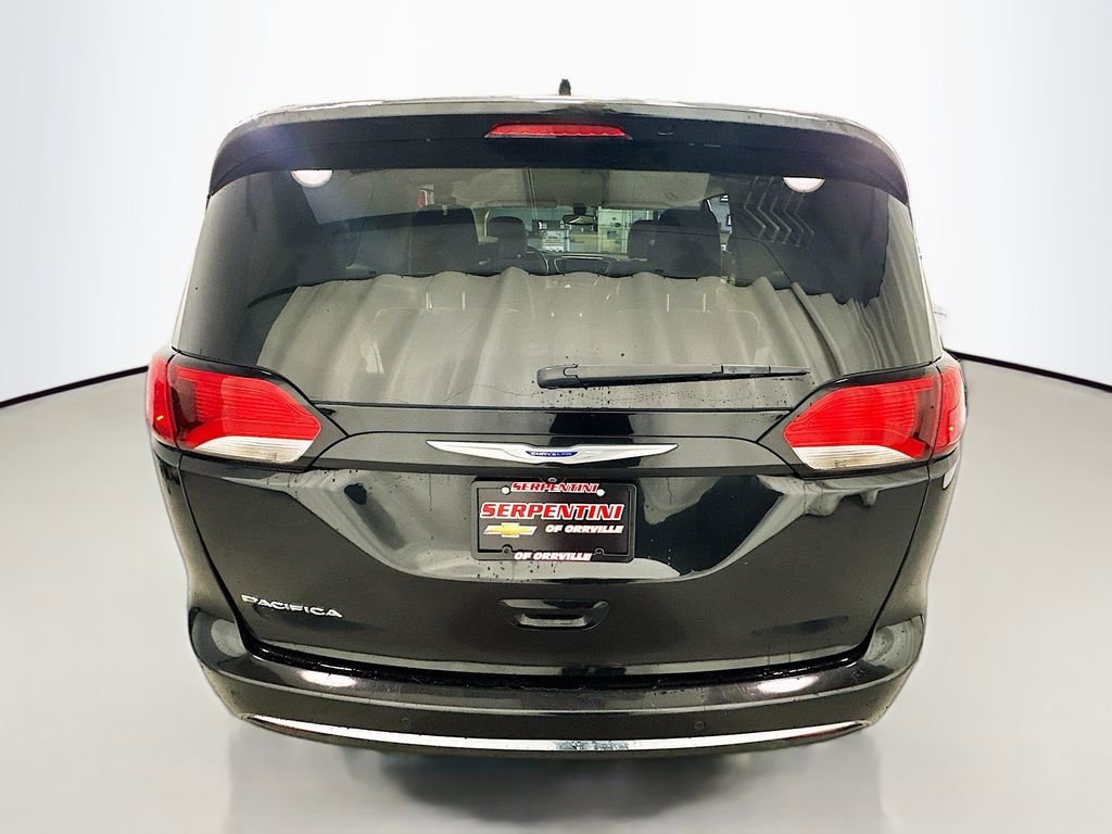 Used 2020 Chrysler Pacifica Touring image 7