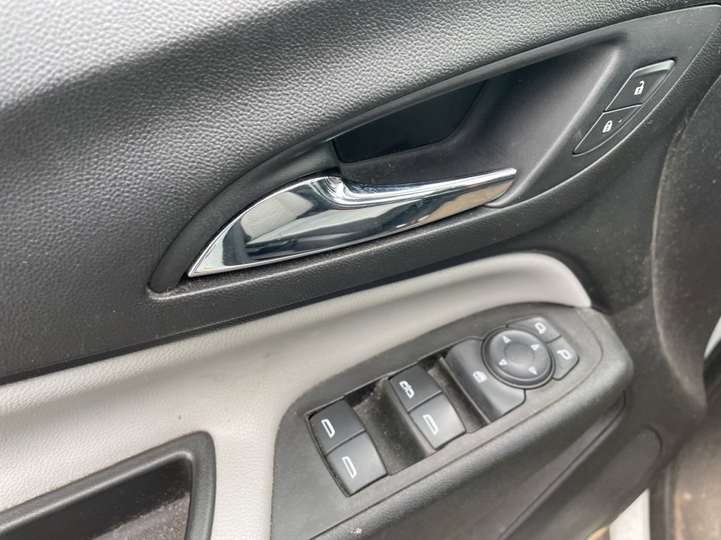 Used 2021 Chevrolet Equinox LS image 11