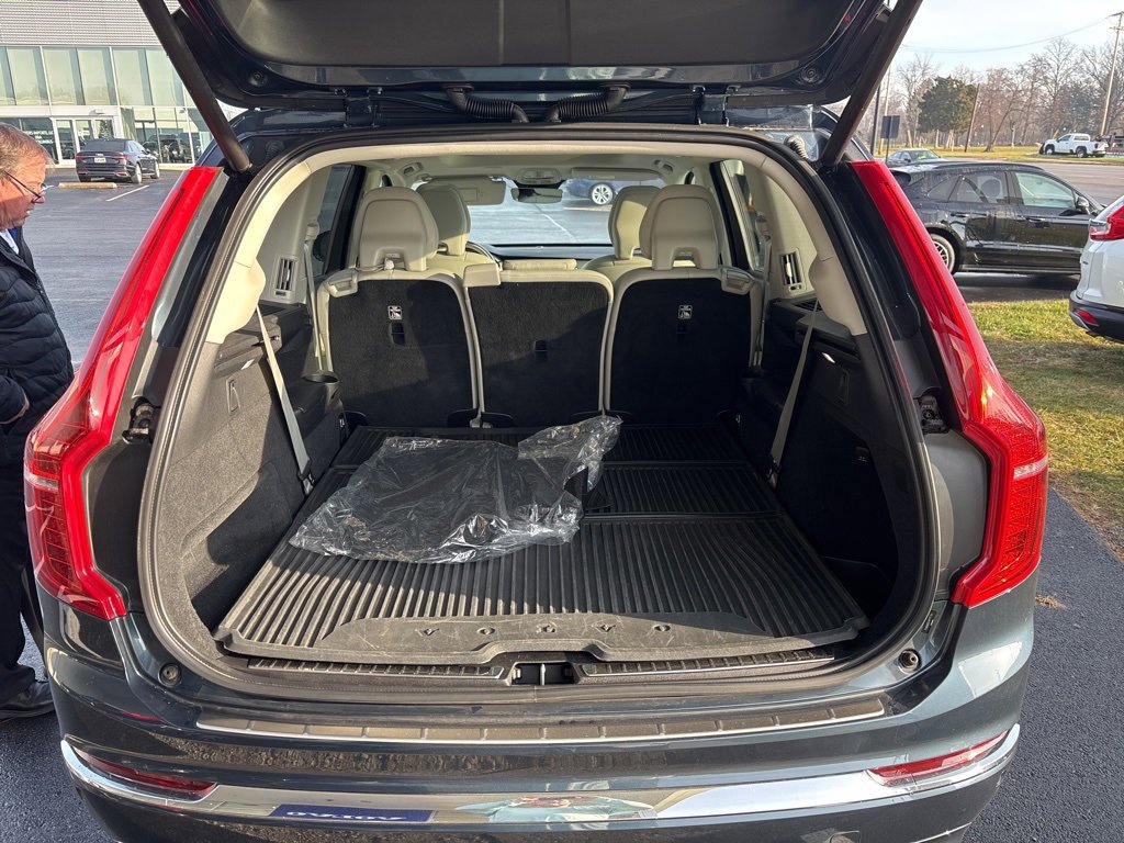 Certified 2024 Volvo XC90 T8 Plus w/ Protection Package Premier image 4
