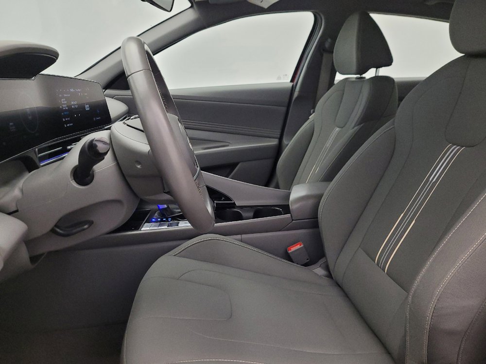 Used 2025 Hyundai Elantra SEL FWD image 17