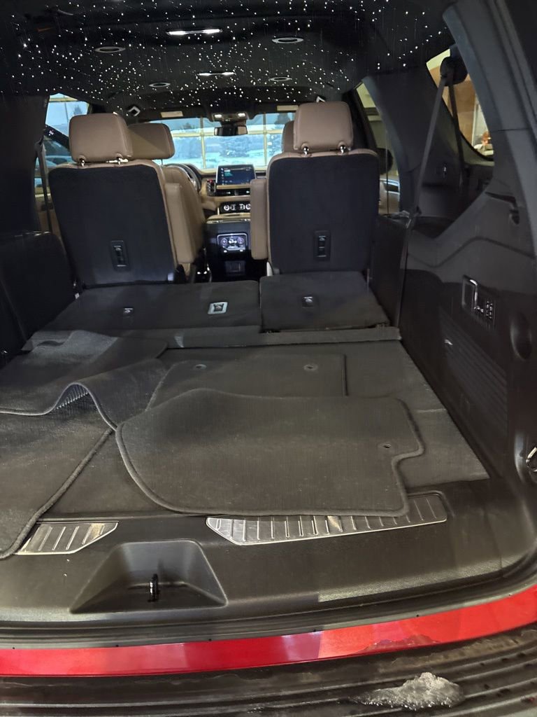 Used 2023 Chevrolet Suburban Premier image 12