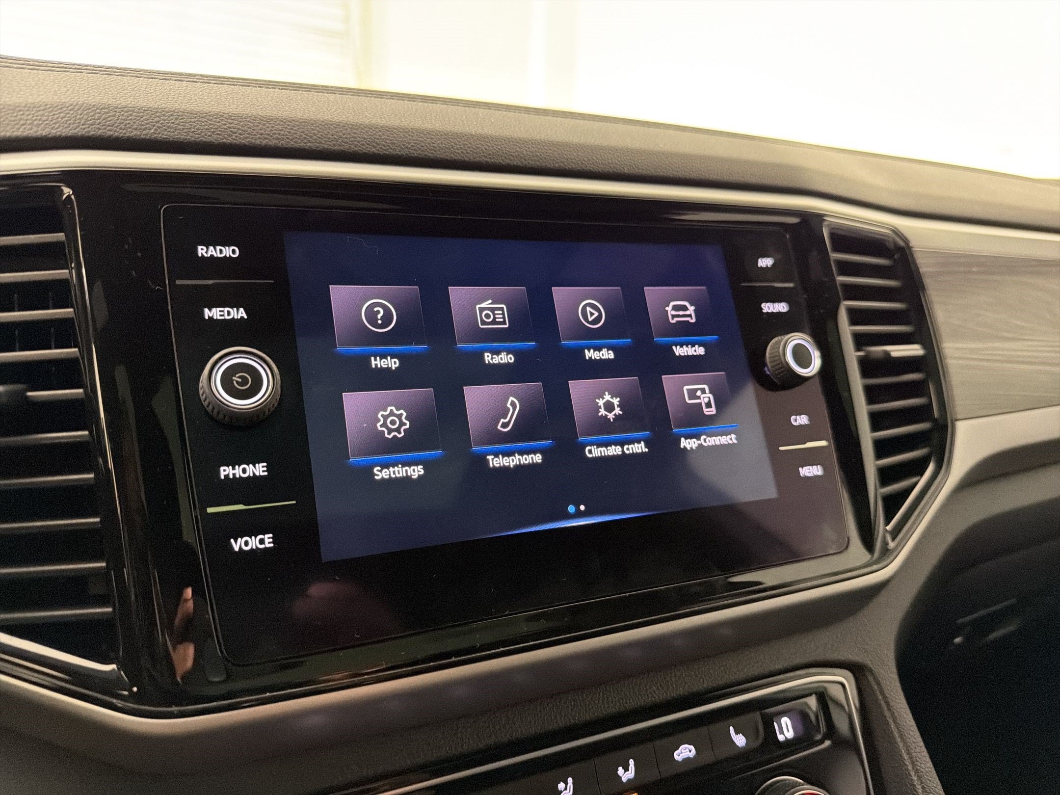 Used 2022 Volkswagen Atlas Cross Sport SE w/ Panoramic Sunroof Package AWD/4WD image 21
