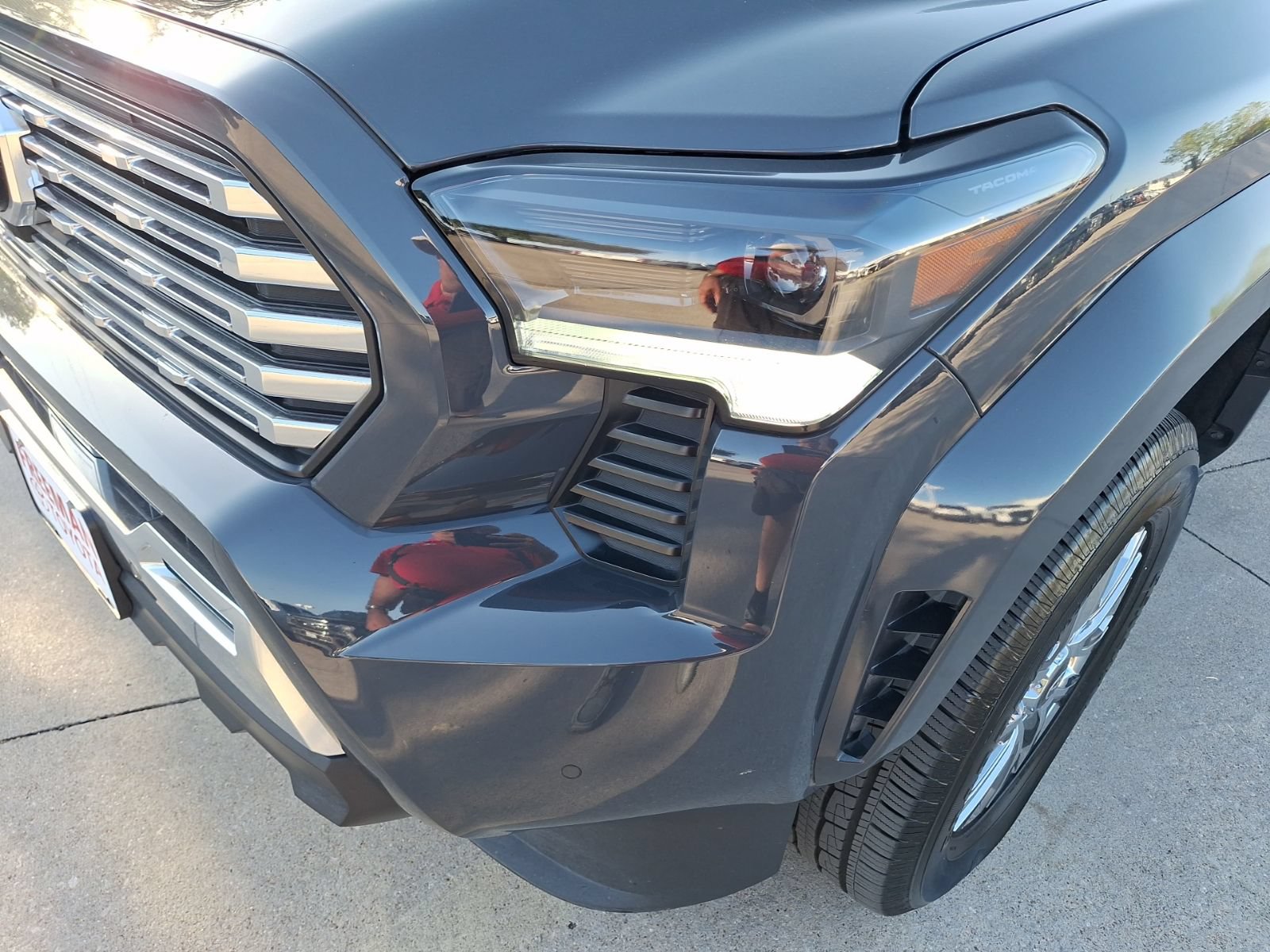 Used 2024 Toyota Tacoma Limited w/ Limited Package (LT) AWD/4WD image 10