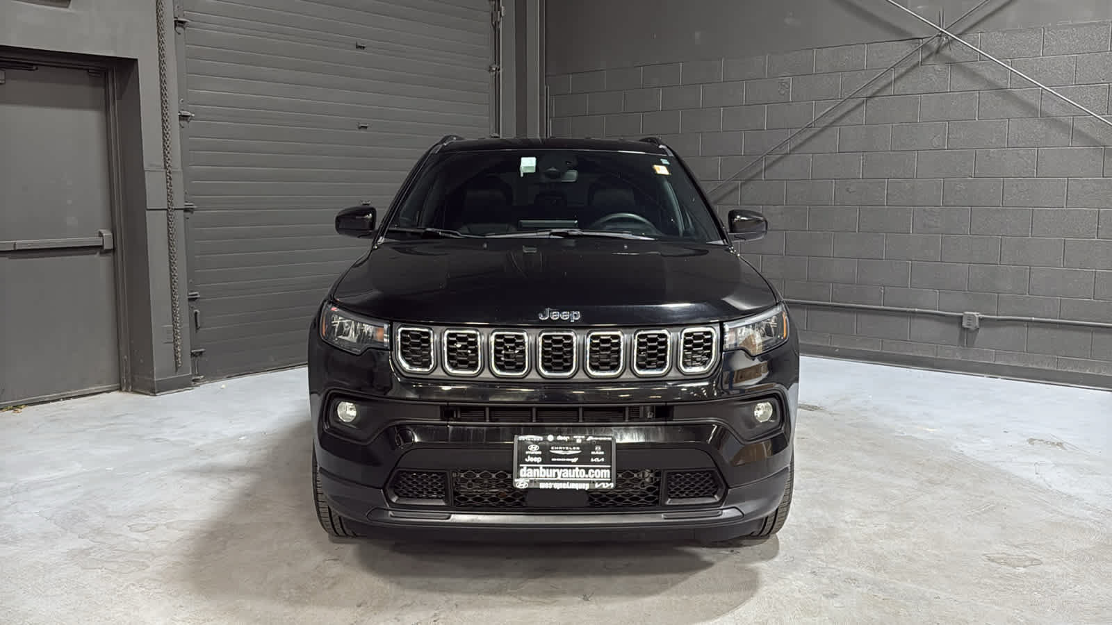 Certified 2024 Jeep Compass Latitude AWD/4WD image 3