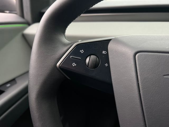 Used 2024 Tesla Cybertruck AWD Crew Cab image 28