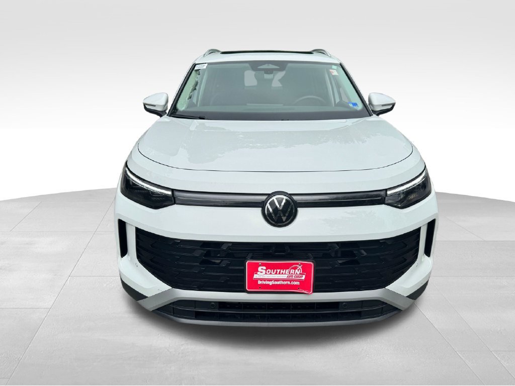 Used 2026 Volkswagen Tiguan SE w/ Panoramic Sunroof Package AWD/4WD image 9